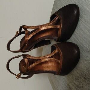 J. Vincent Brown & Bronze Heels 6